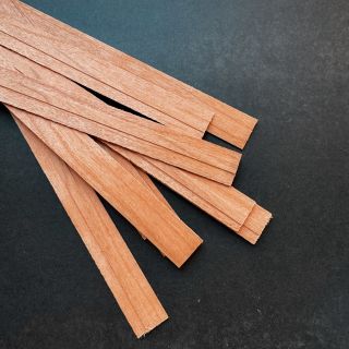 Proč svíčky s dřevěným knotem a jak na ně? 🌿 🌿 Dřevěné knoty vytvářejí jemné praskání, které připomíná oheň v krbu, což...