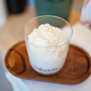 Madam Pivoňka 🌸 100% sojový vosk s vůní Kokos - broskev - levanduli - šeřík - heřmánek - cedrové dřevo - vanilku Foto...