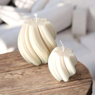 Jak vyřešit vánoční dekorace jednou svíčkou? SNADNO! Spirály hoří tak krásně! Jako vločka ❄️ Perfektní dekorace na vánoční...